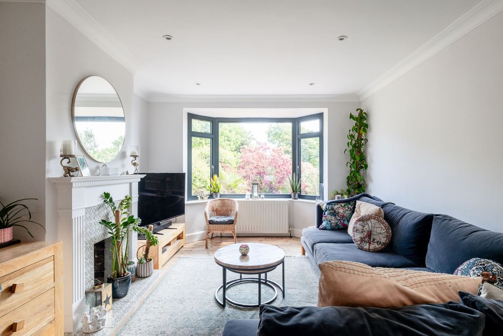 Property photo 2 of 26