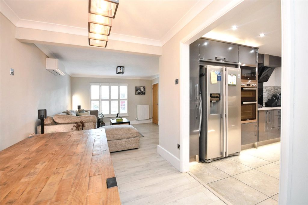 Property photo 3 of 21 Open Plan