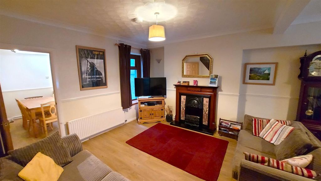 Property photo 1 of 24 Lounge B.Jpg