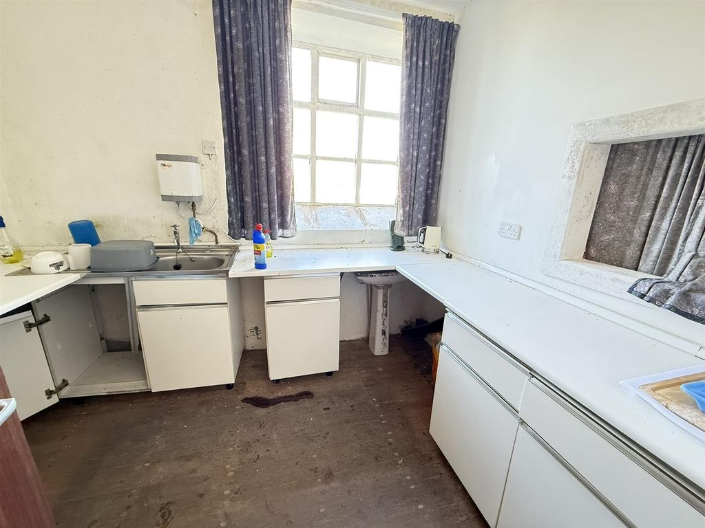 Property photo 3 of 15 Kitchen Off