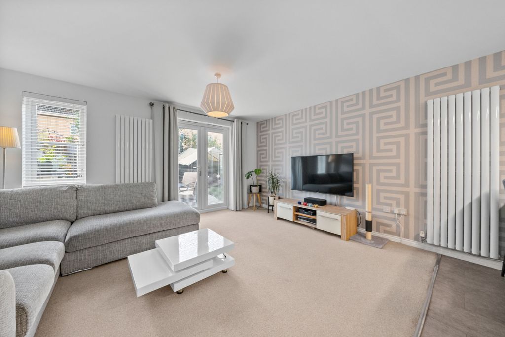 Property photo 2 of 31