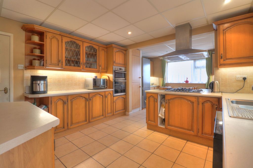 Property photo 3 of 35 Kitchen/Diner