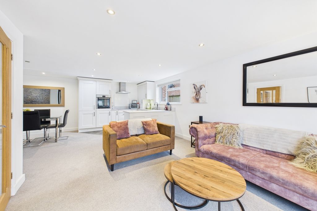 Property photo 1 of 14 Cam03162G0-Pr0401-Still009