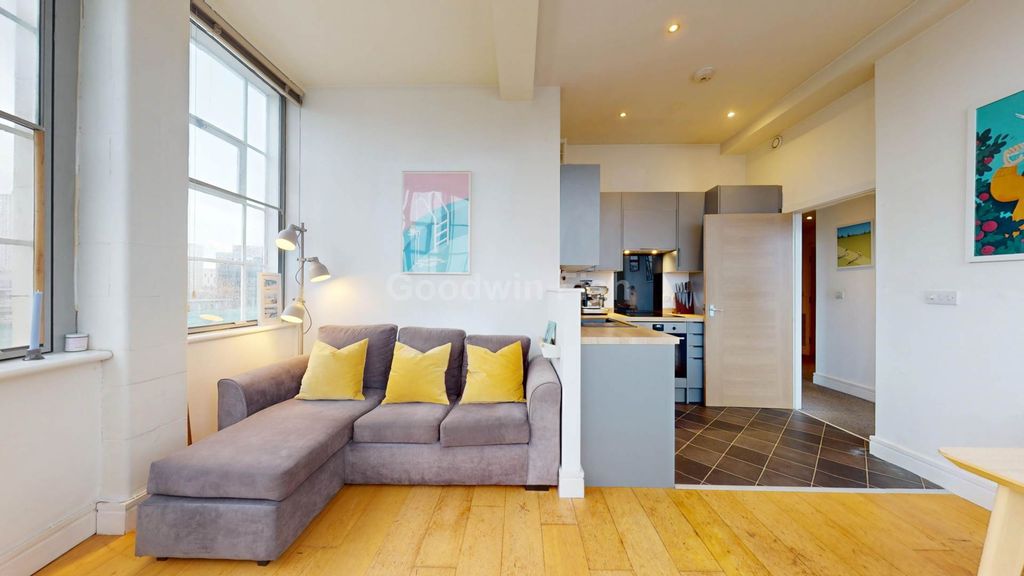 Property photo 3 of 9