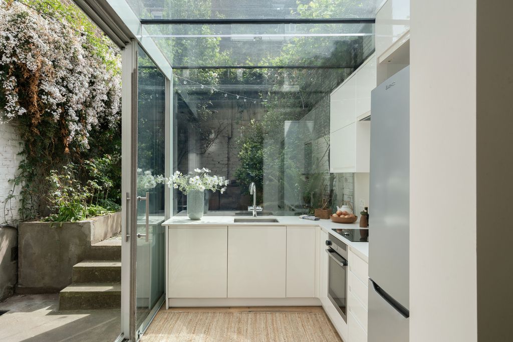 Property photo 3 of 24 282597 - St-Charles-Square-W12-009.Jpg