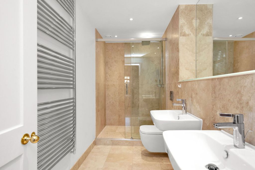 Property photo 3 of 23