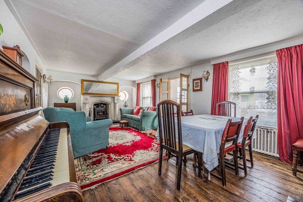 Property photo 3 of 48