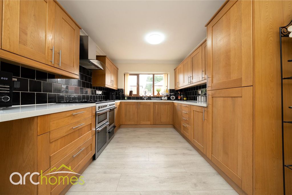 Property photo 3 of 27 Tyldesley Old Rd-10.Jpg