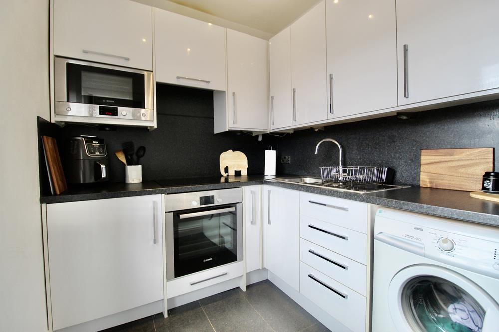 Property photo 3 of 6 Kitchen
