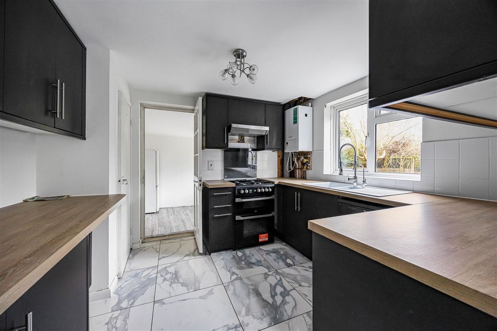 Property photo 2 of 20