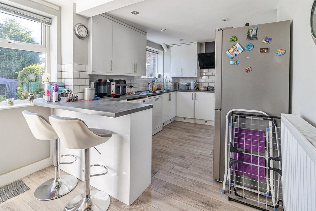 Property photo 3 of 23