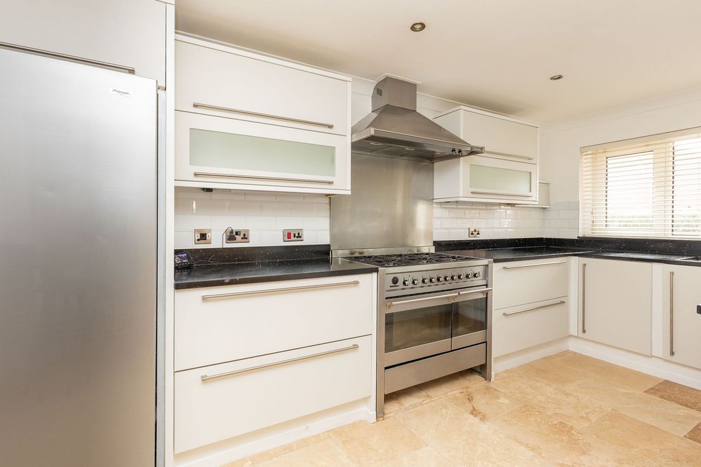 Property photo 2 of 17 Kitchen