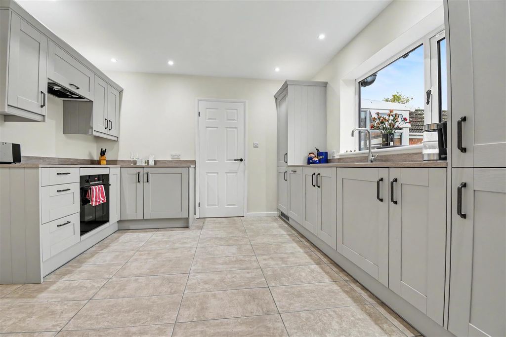 Property photo 3 of 24 Kitchen