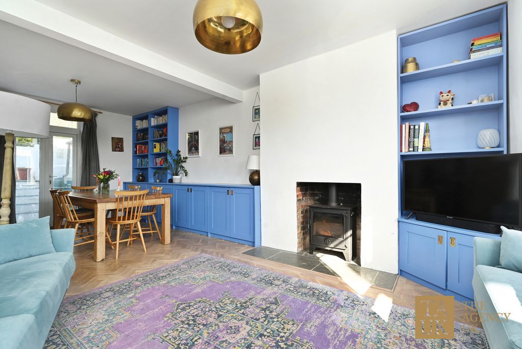 Property photo 2 of 25