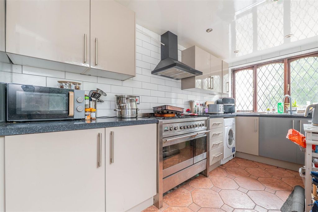 Property photo 3 of 22 Kitchen