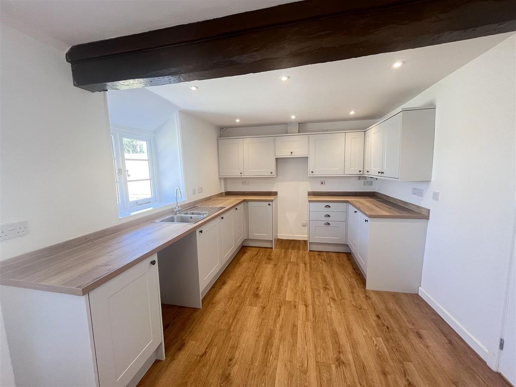 Property photo 3 of 12 Kitchen