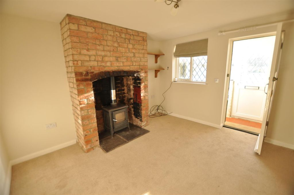 Property photo 3 of 7 131 Court Road Lounge.Jpg