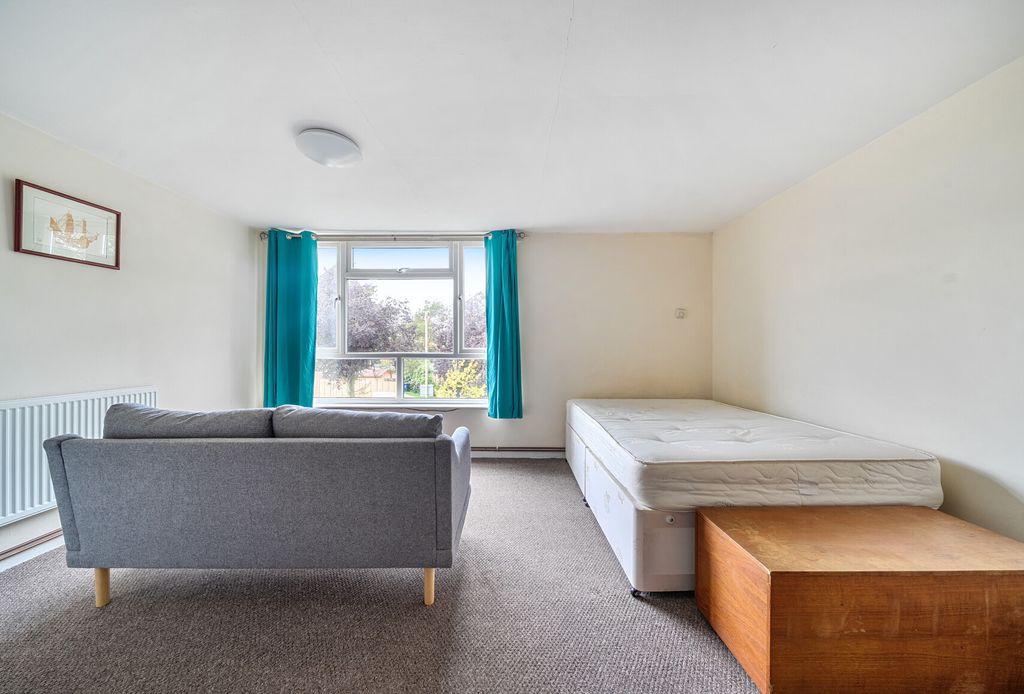 Property photo 2 of 10 1355858-19-68cd40...