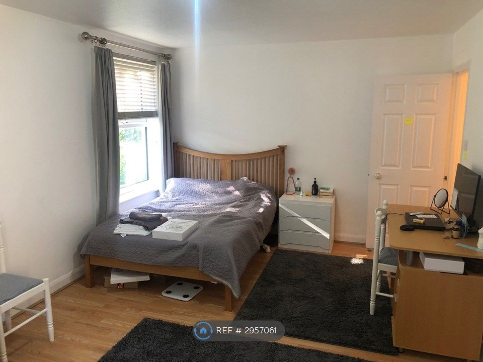 Property photo 2 of 11 Main Room