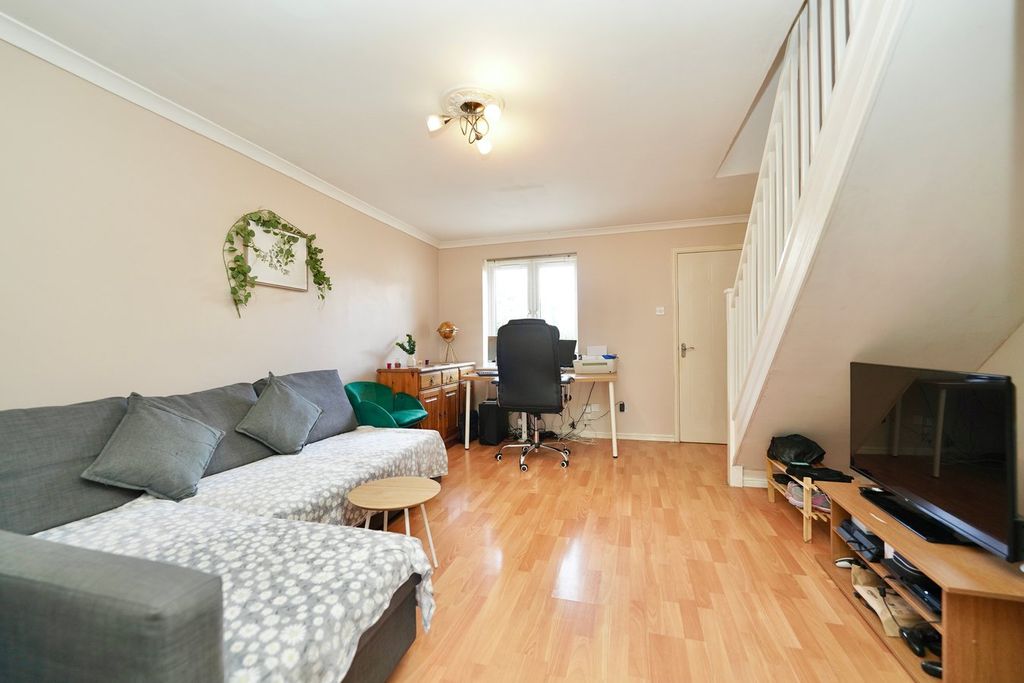 Property photo 2 of 9