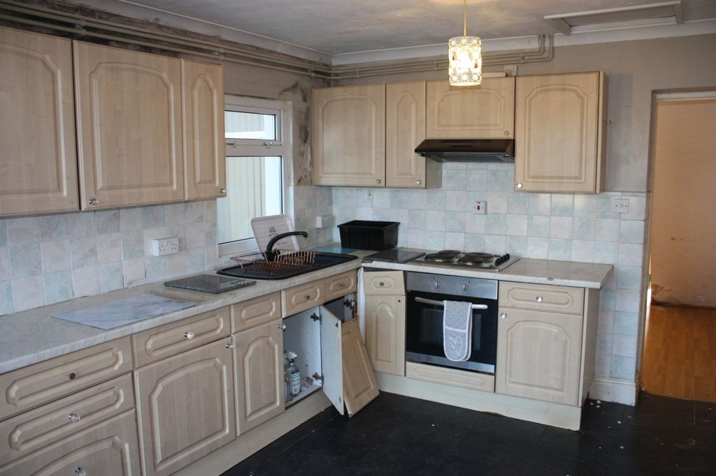 Property photo 3 of 13 Image 2