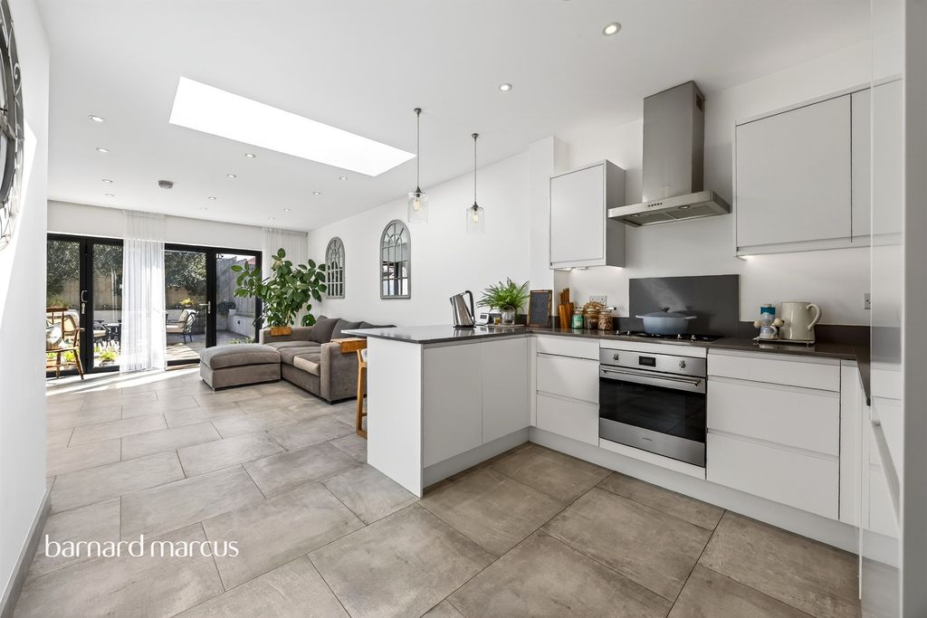 Property photo 1 of 29