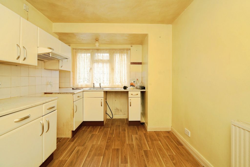 Property photo 3 of 16 Kitchen