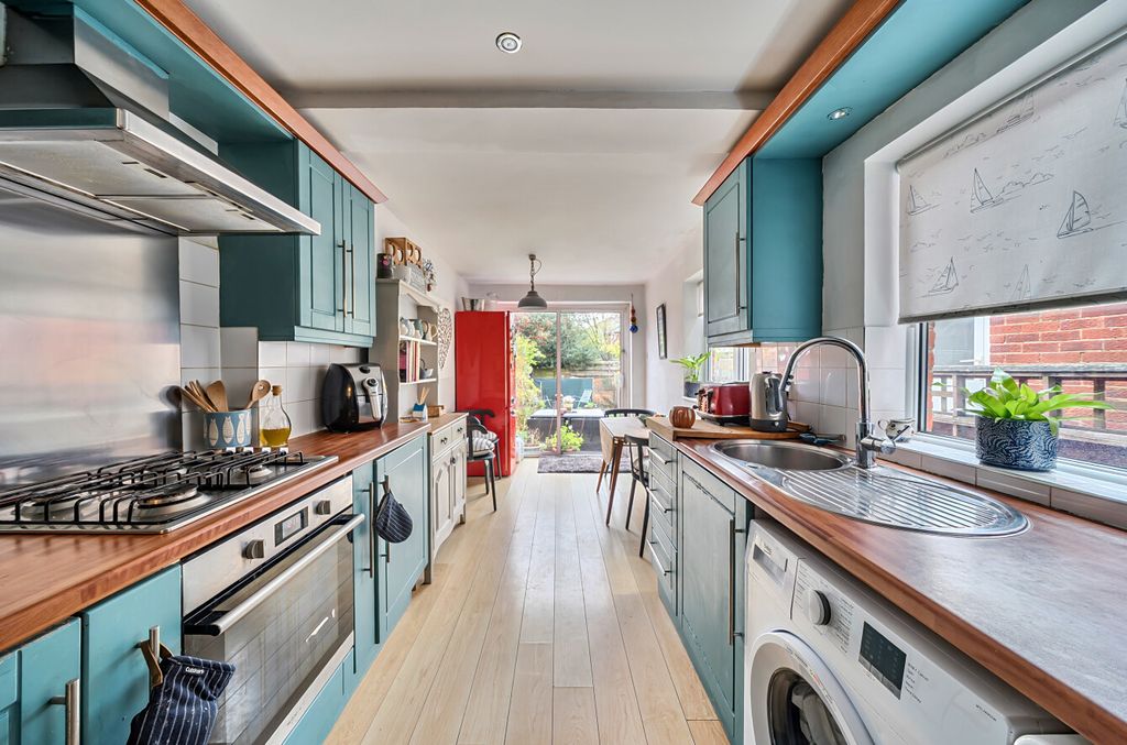 Property photo 3 of 12 1375203-22-690B5d...