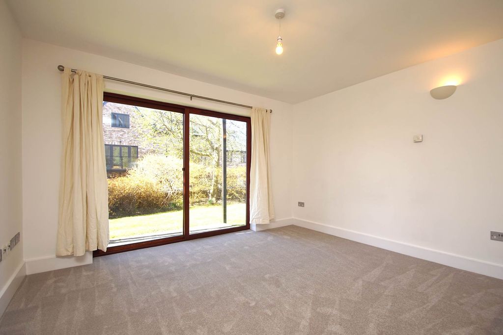 Property photo 3 of 7 Photo