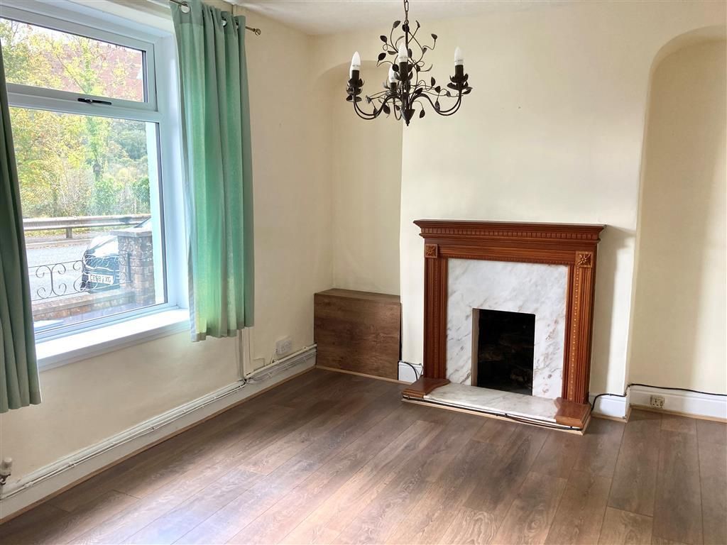 Property photo 3 of 11 Living Room