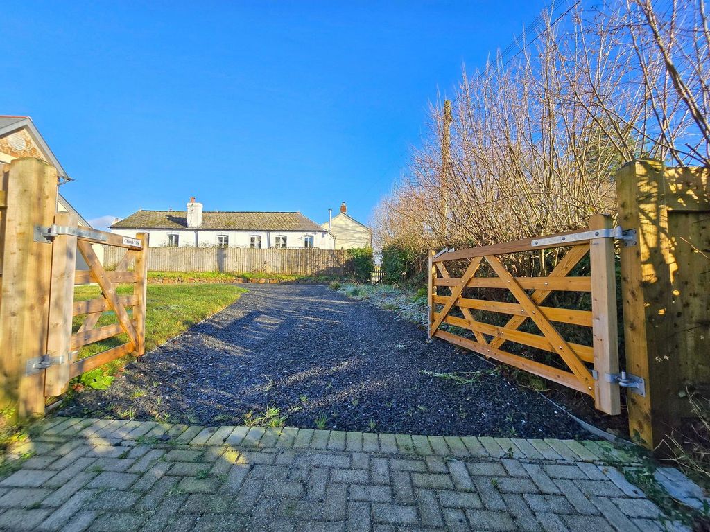 Property photo 2 of 33