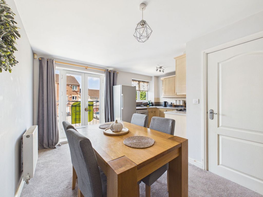 Property photo 3 of 19 Dining Kitchen