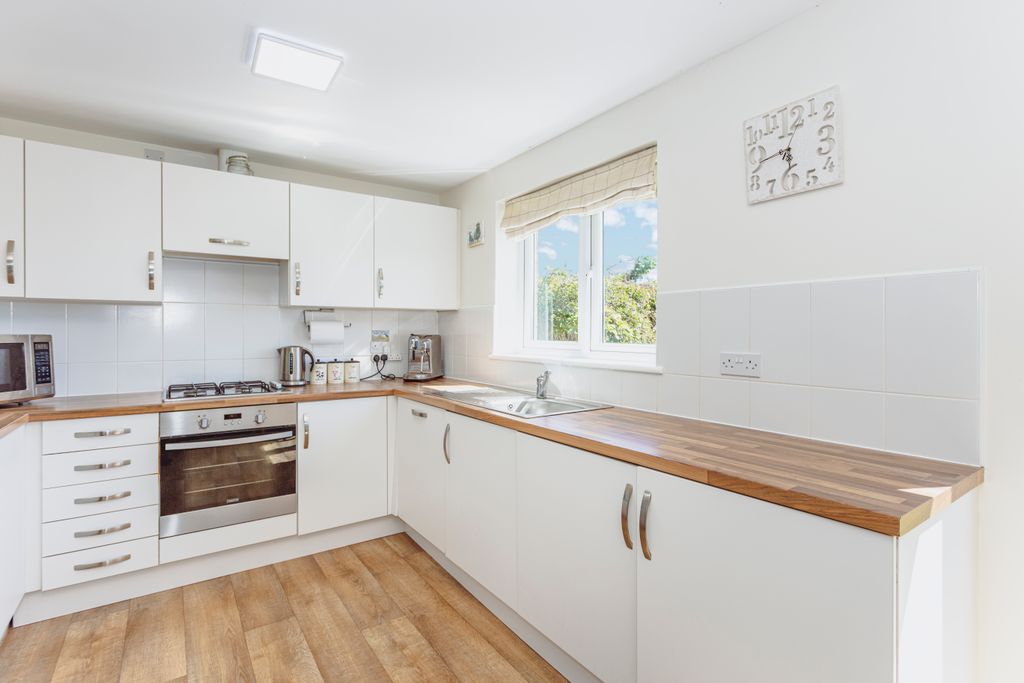 Property photo 3 of 40 Kitchen
