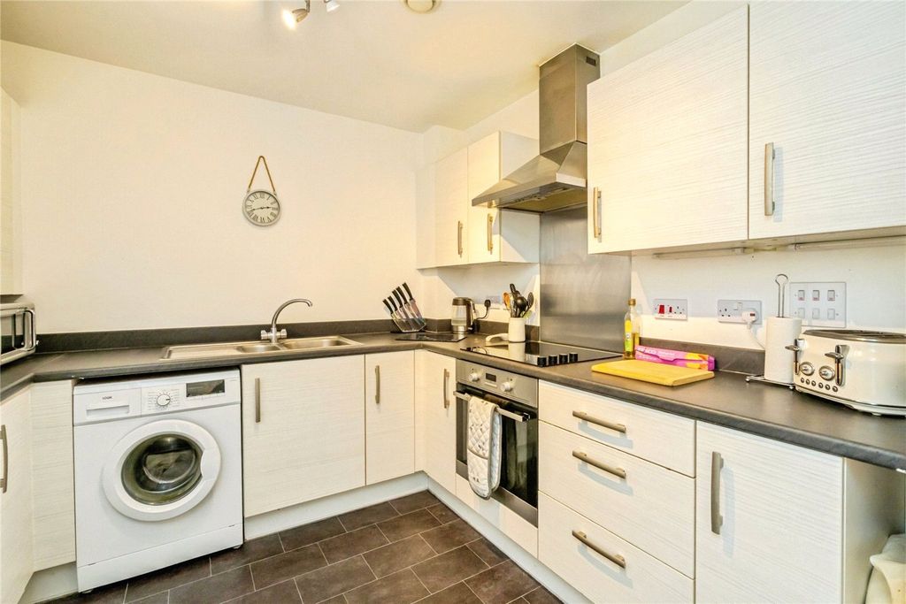 Property photo 3 of 16 Picture No. 23