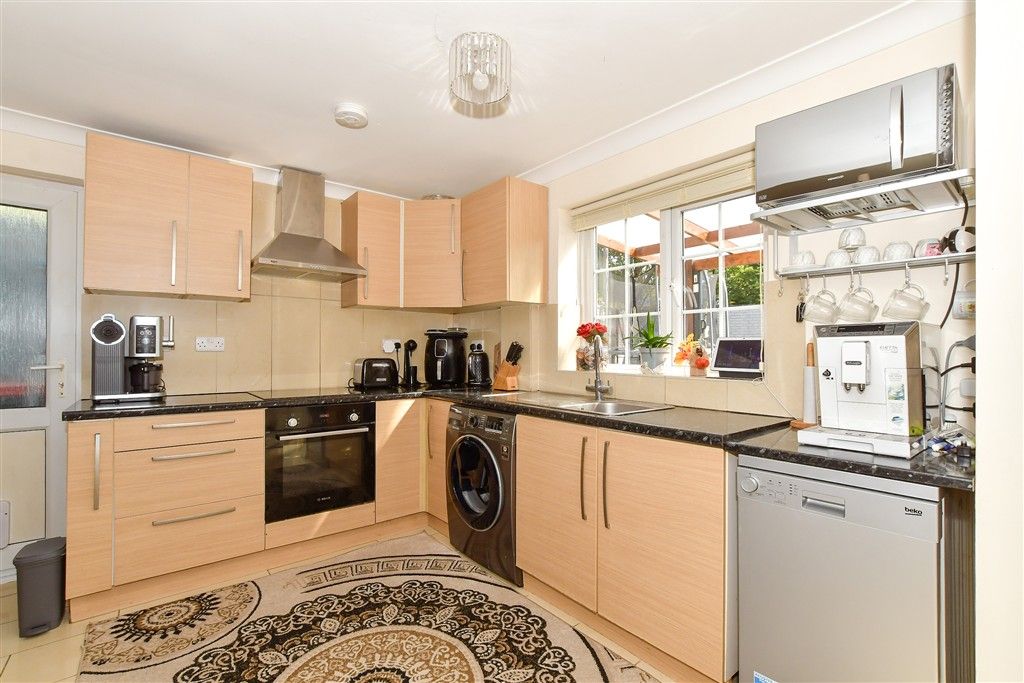Property photo 3 of 17 Kitchen