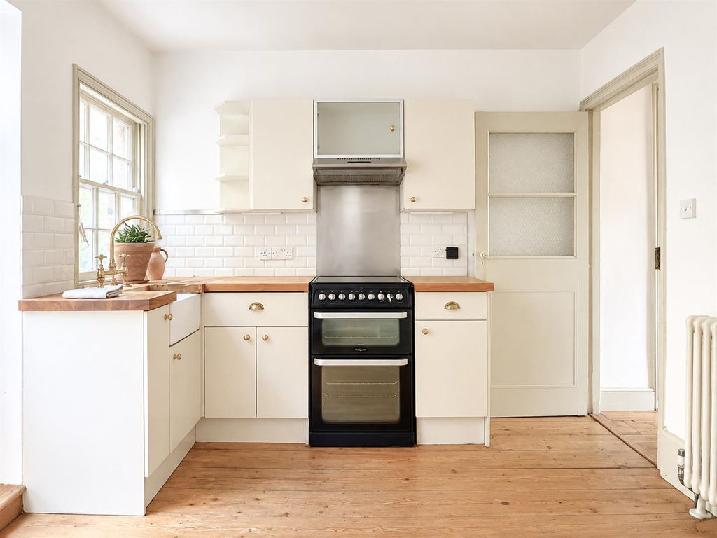 Property photo 3 of 34 Kitchen
