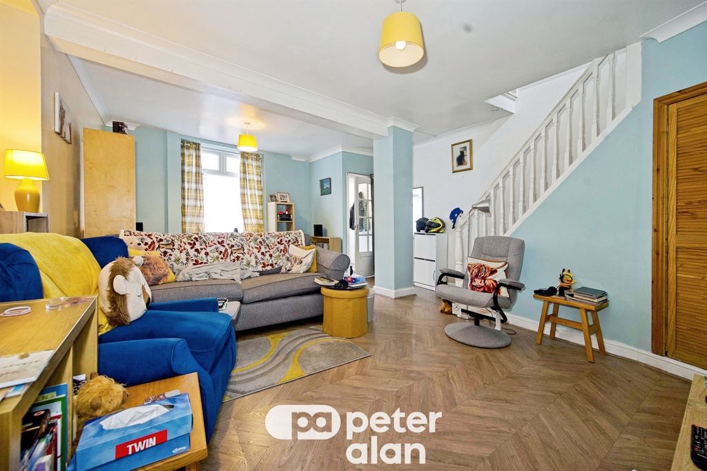 Property photo 2 of 20