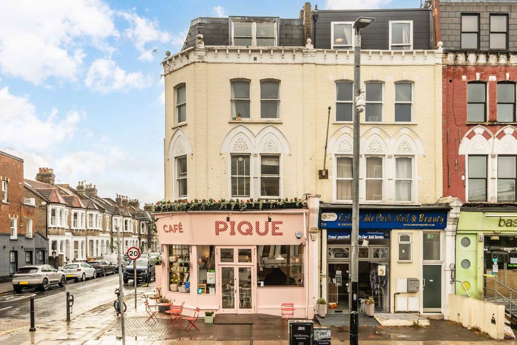 Property photo 1 of 5