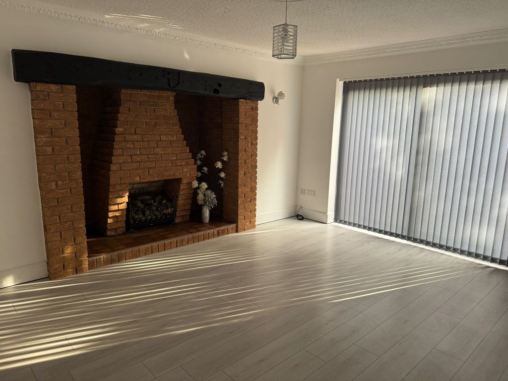 Property photo 3 of 20 Lounge