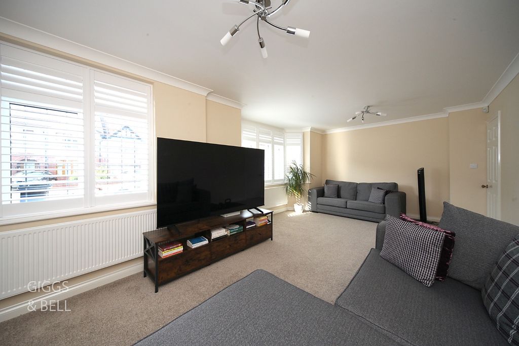 Property photo 3 of 29 5239282