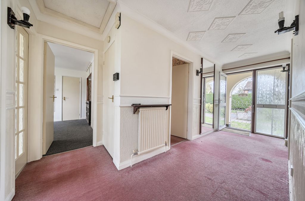 Property photo 2 of 25 1365445-16-68ee65...