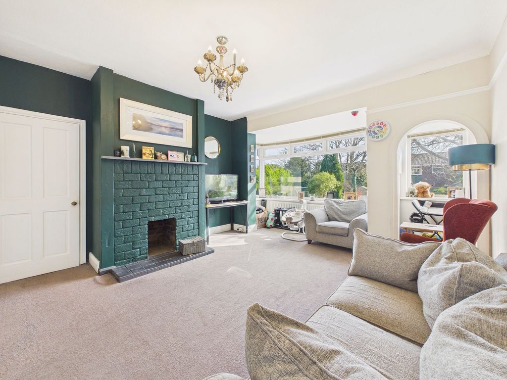 Property photo 2 of 15 Lounge