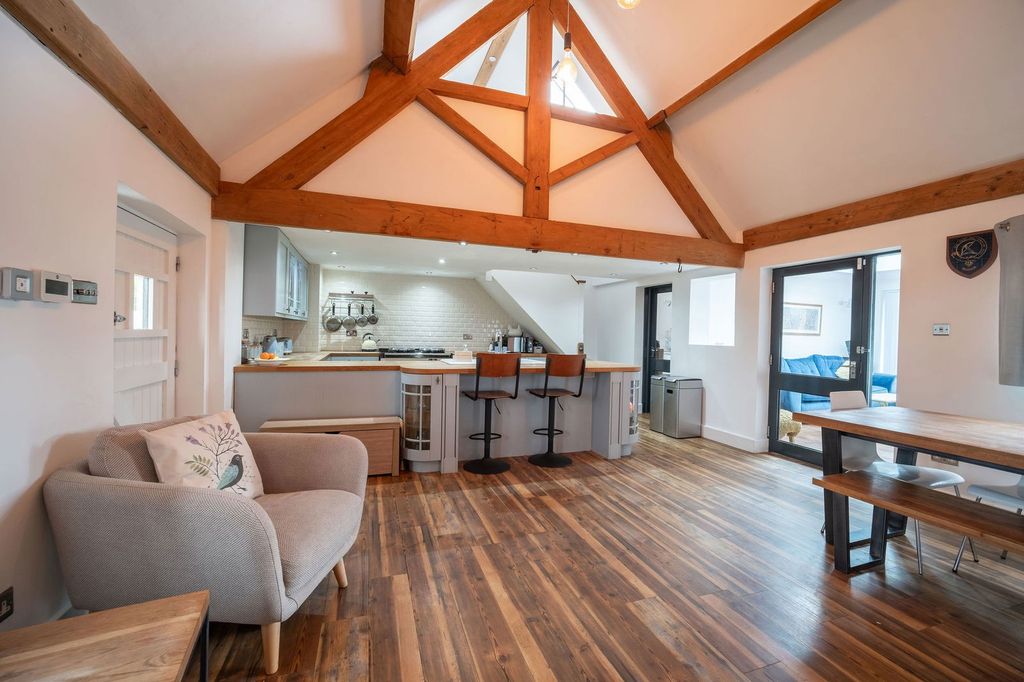 Property photo 3 of 35