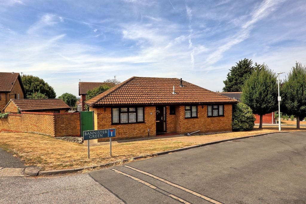 Property photo 1 of 32