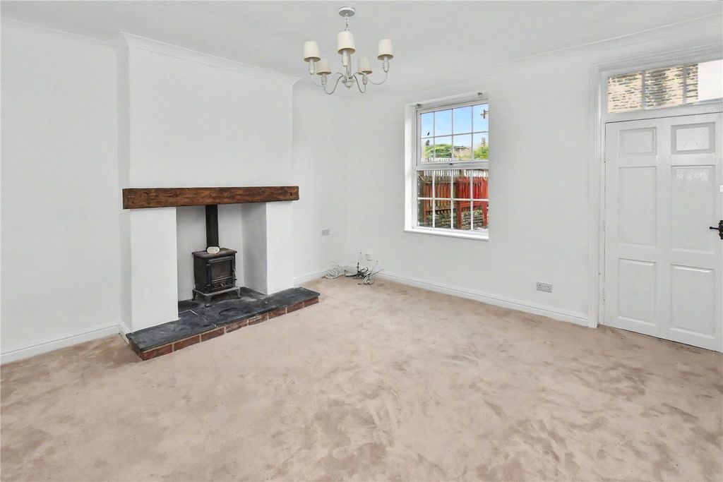 Property photo 3 of 12 Lounge