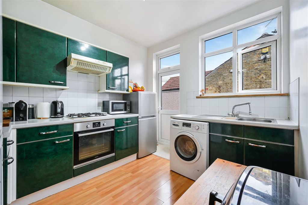 Property photo 3 of 11