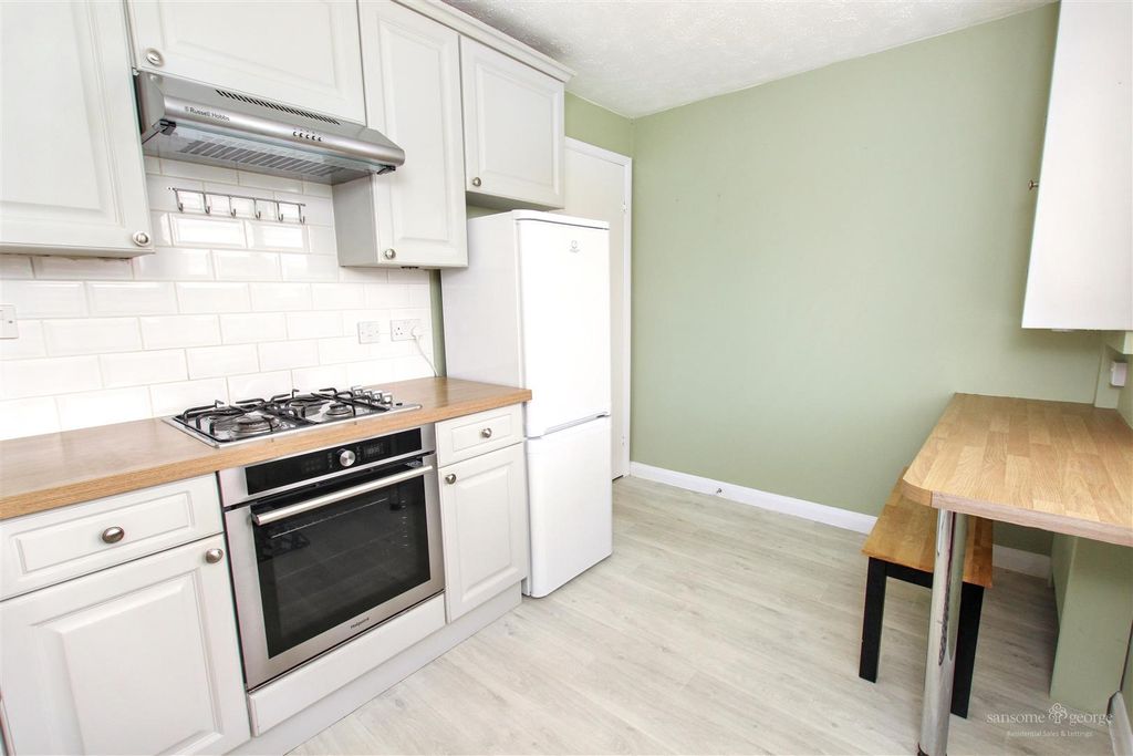 Property photo 3 of 12 Kitchen