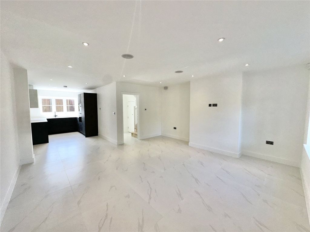 Property photo 3 of 19 Picture No. 11