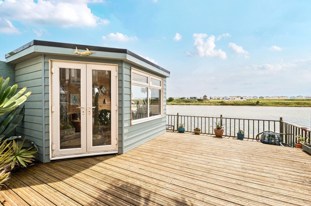 Property photo 2 of 16 1472576-9-6A29647...