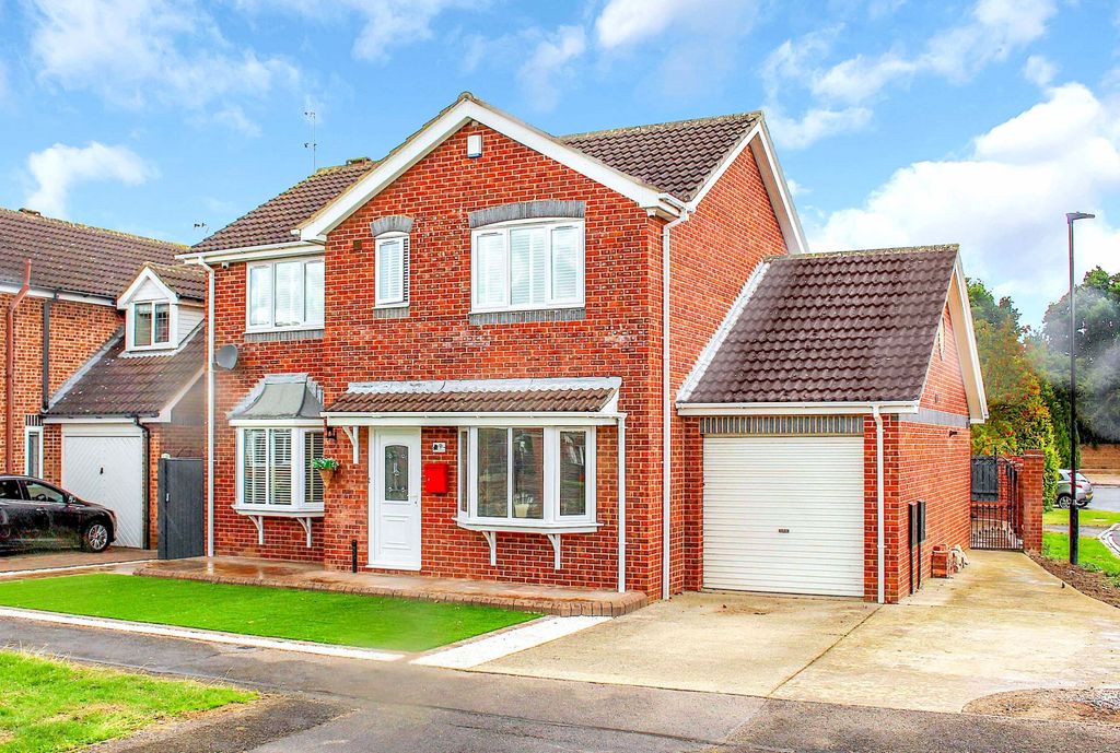 Property photo 2 of 18 9 Holyrood Drive - Front
